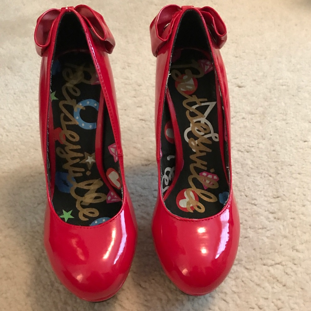 NEW Red Heels